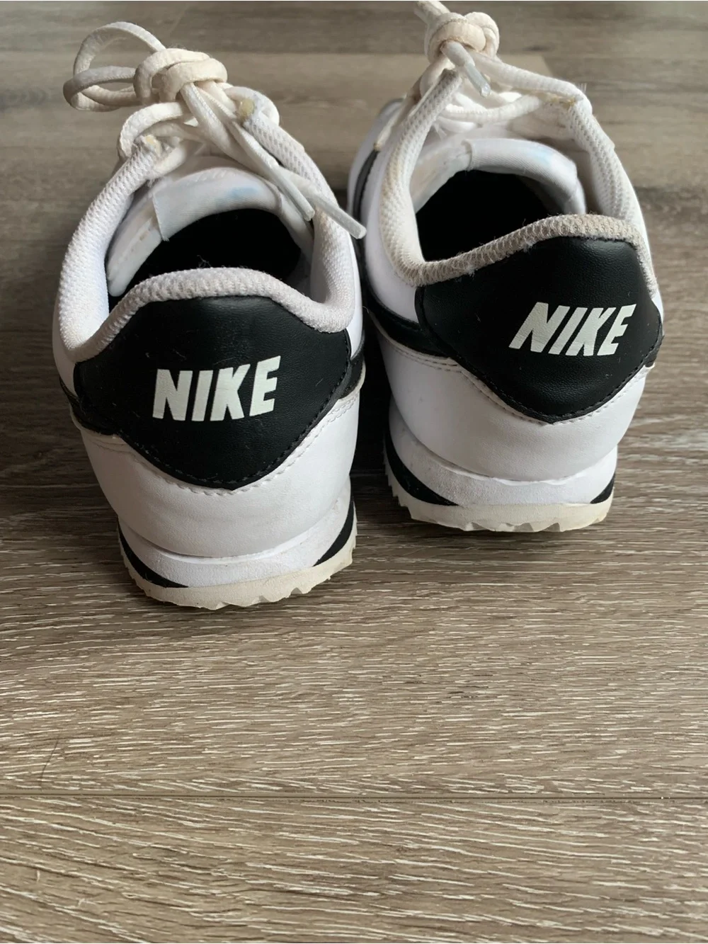 Nike Cortez Low Leather Shoes White Black Youth Sz 6Y Women’s Sz 7.5